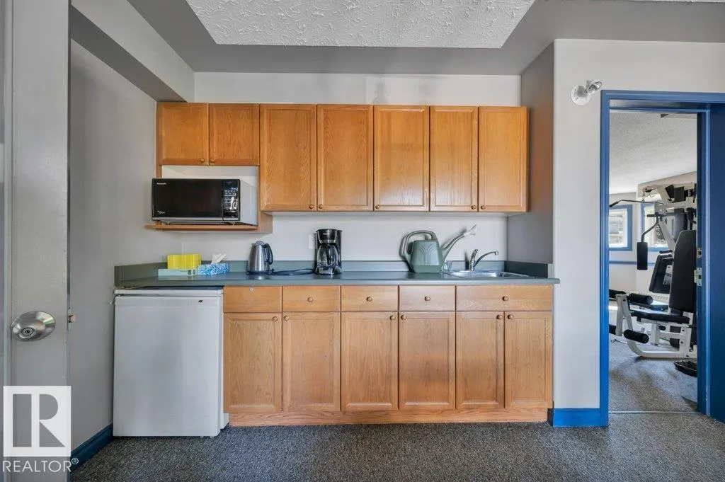 #305 7839 96 ST NW