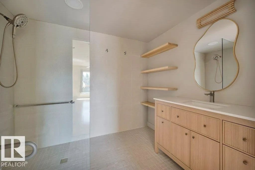 #305 7839 96 ST NW