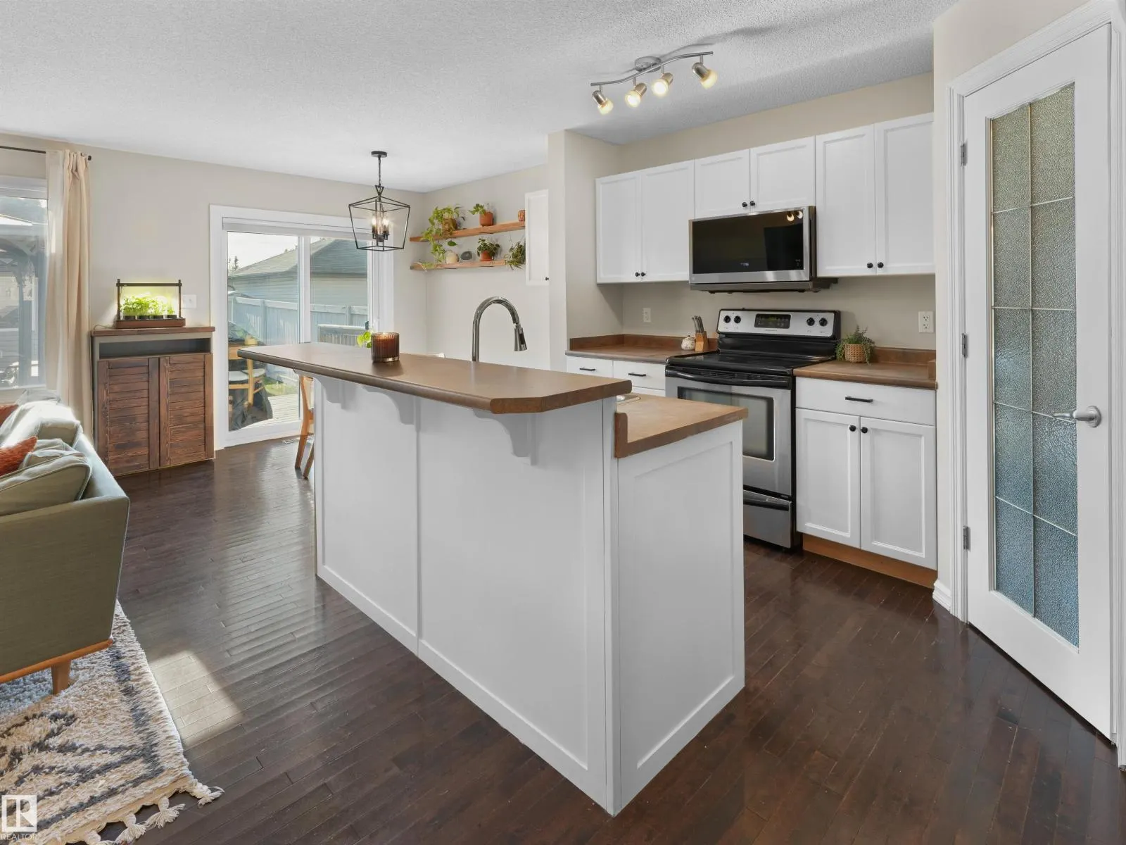 1175 36 AV NW
