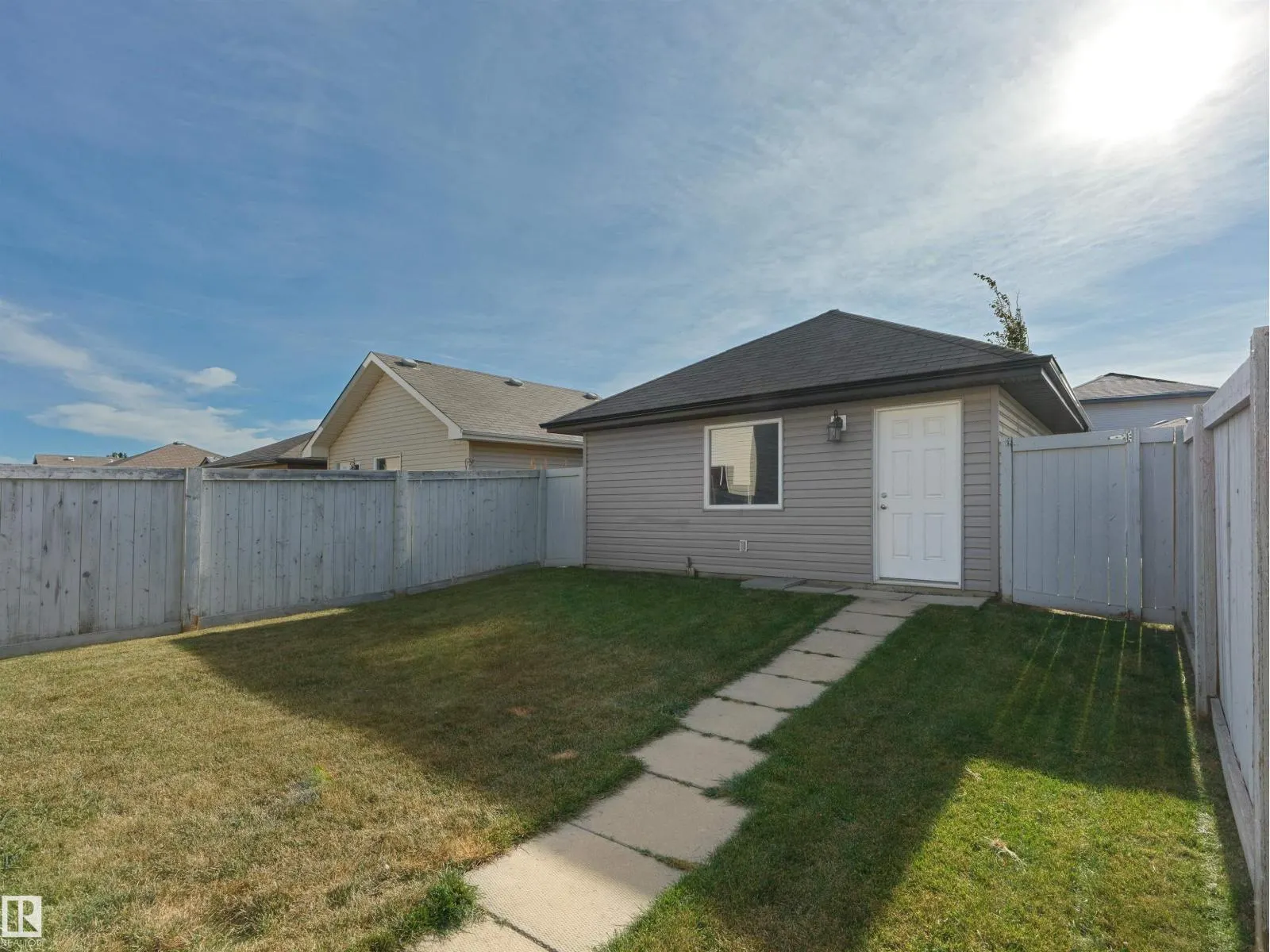 1175 36 AV NW
