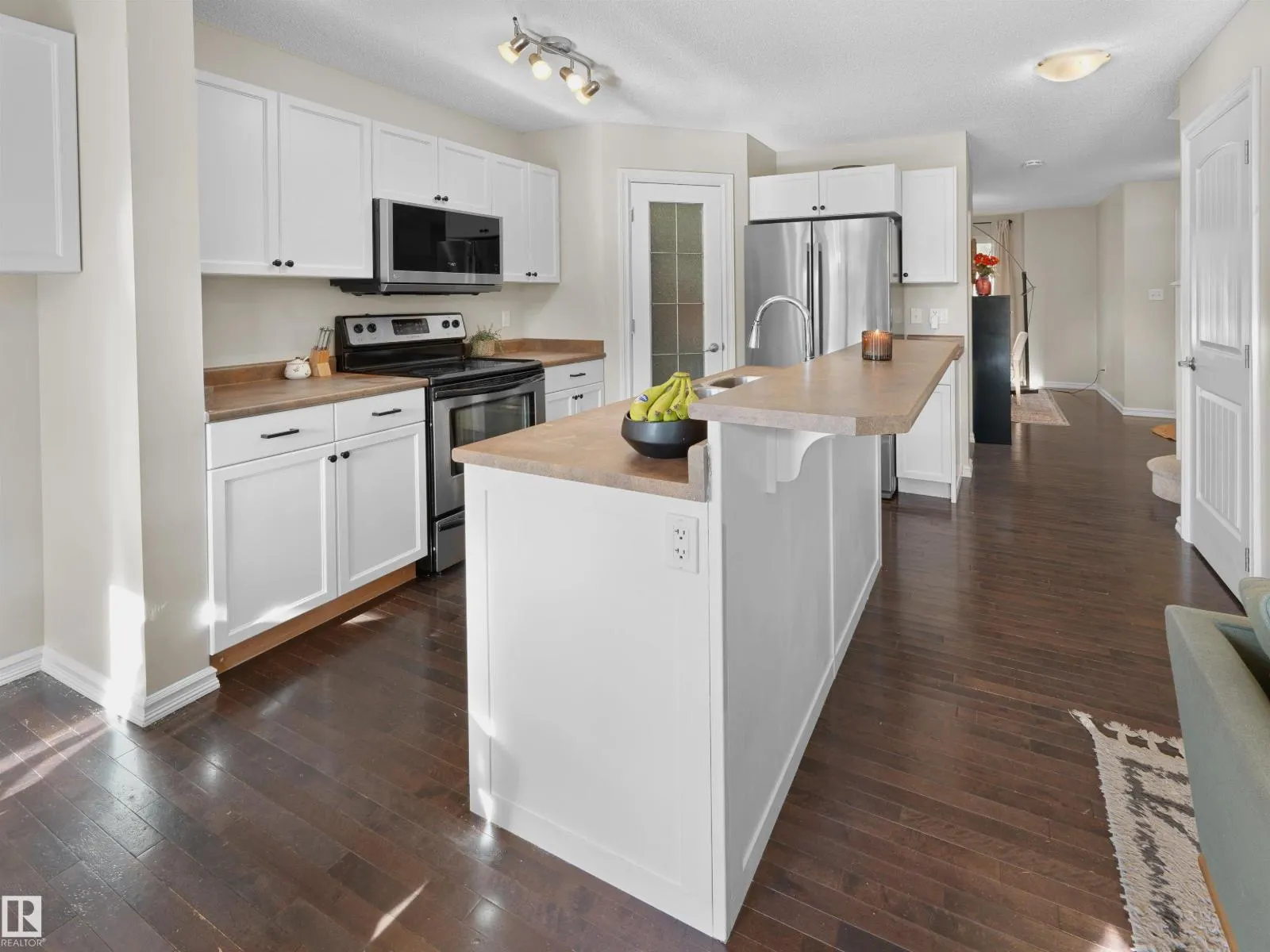 1175 36 AV NW
