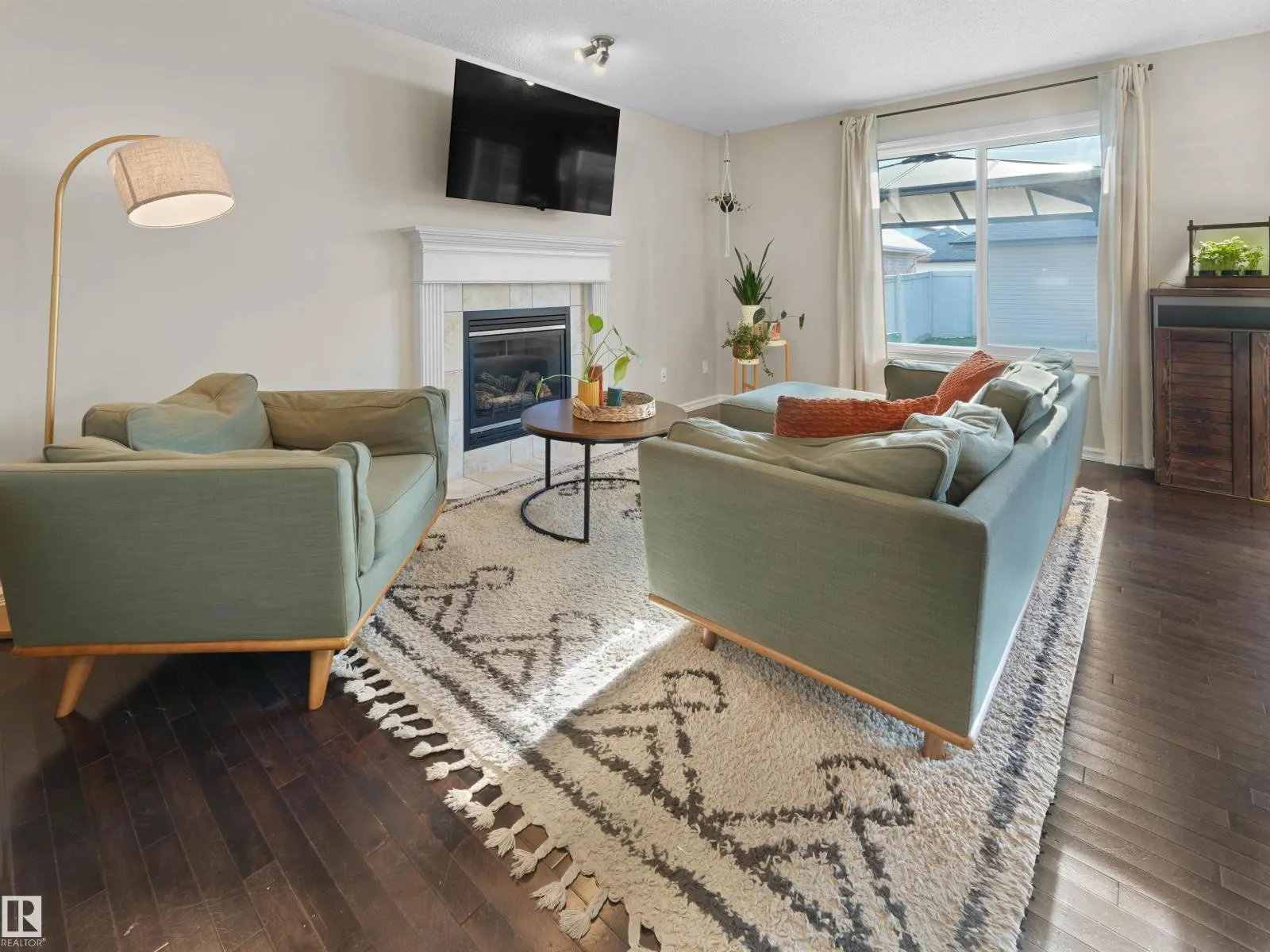 1175 36 AV NW