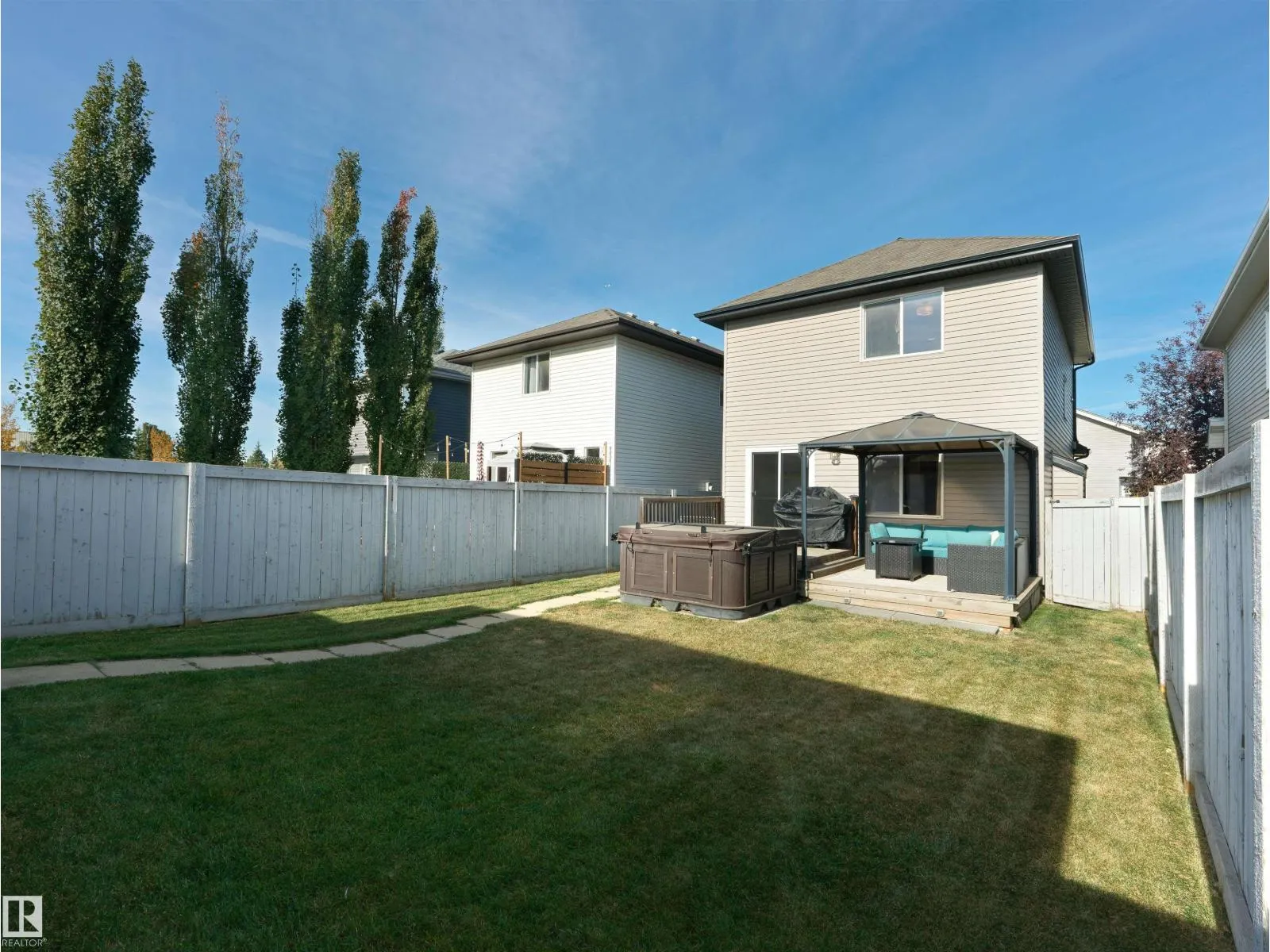 1175 36 AV NW