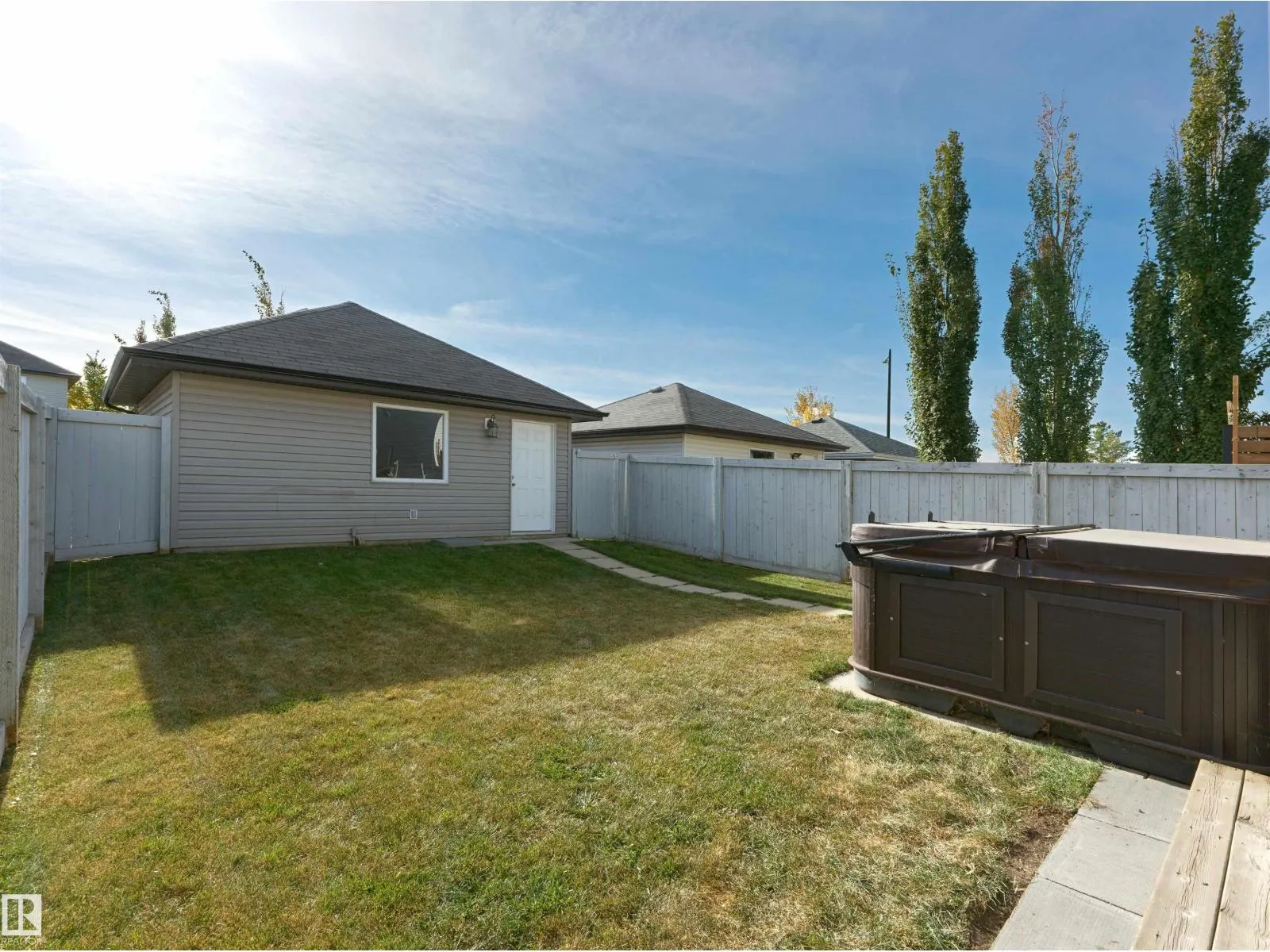 1175 36 AV NW