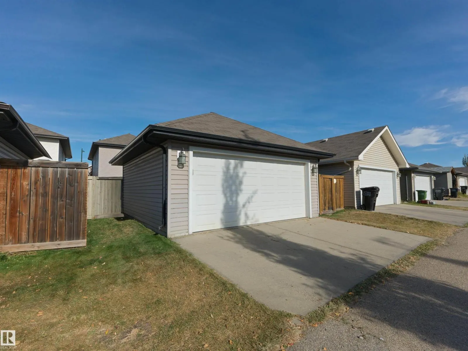 1175 36 AV NW
