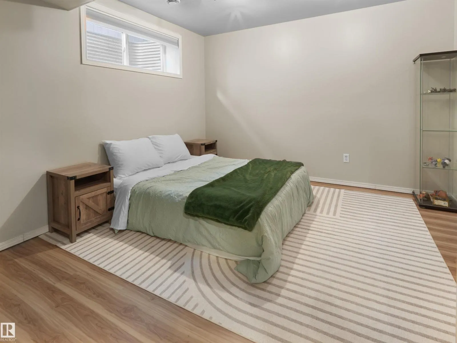 1175 36 AV NW