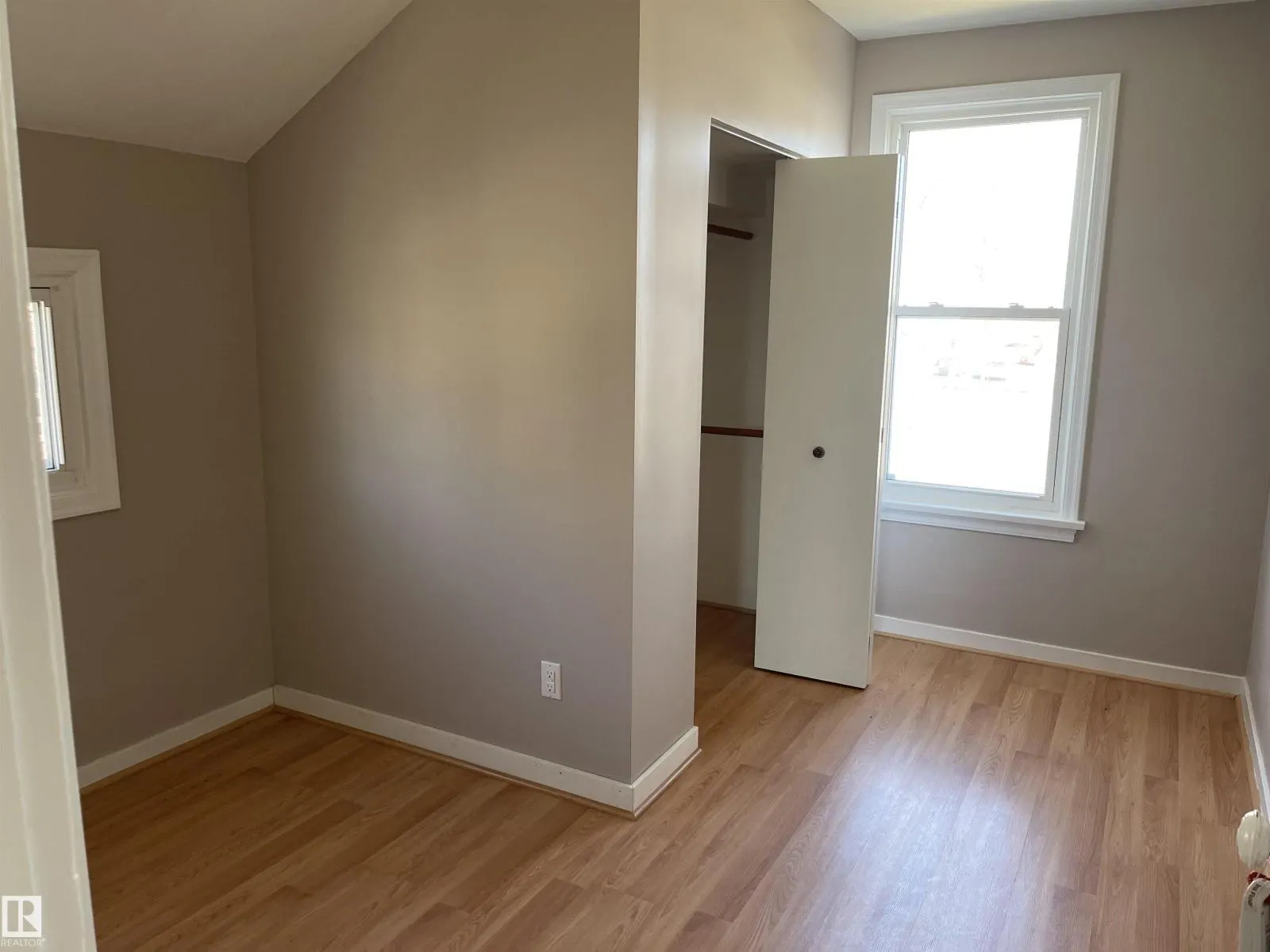 11161 96 ST NW