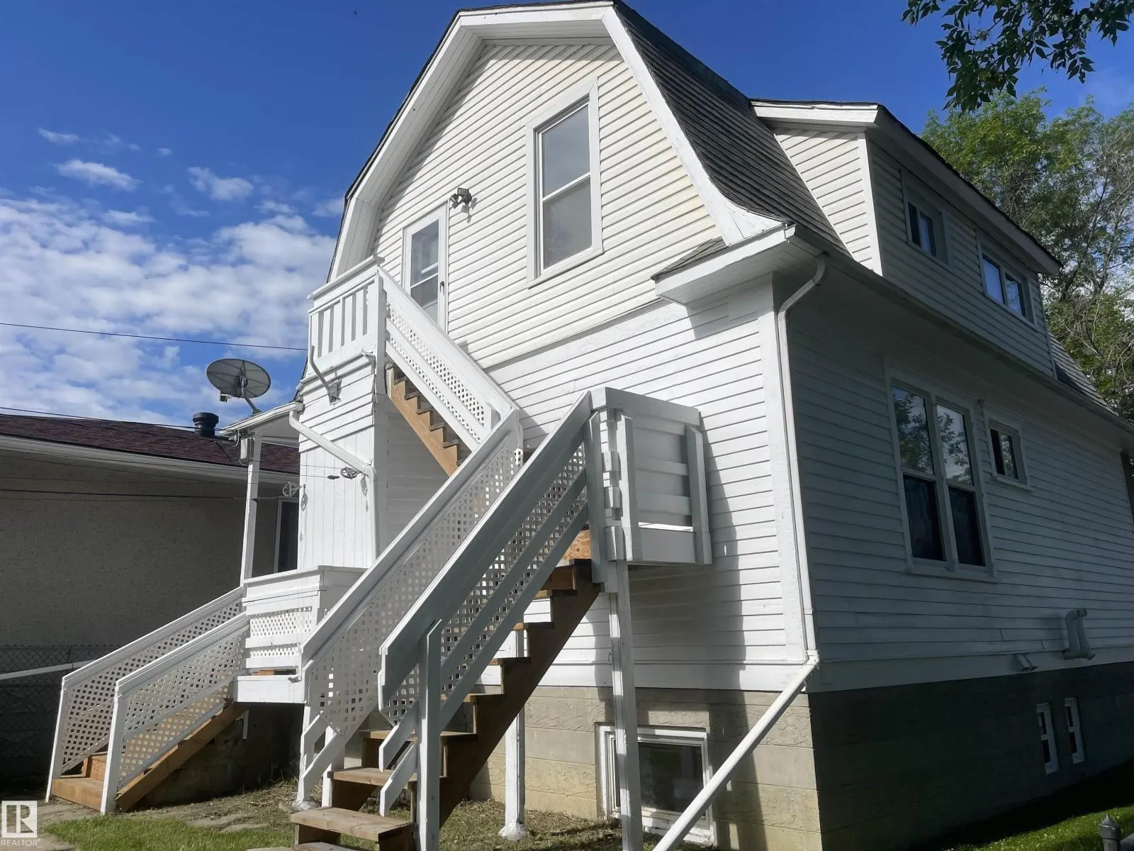11161 96 ST NW