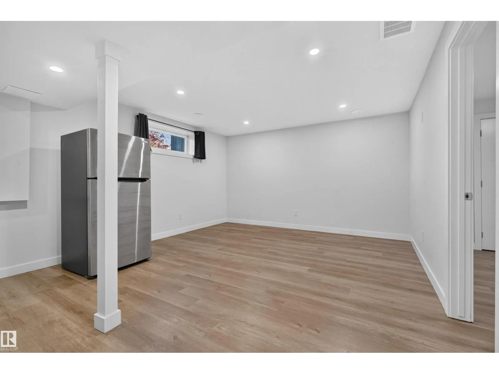 1304 BARNES CL SW