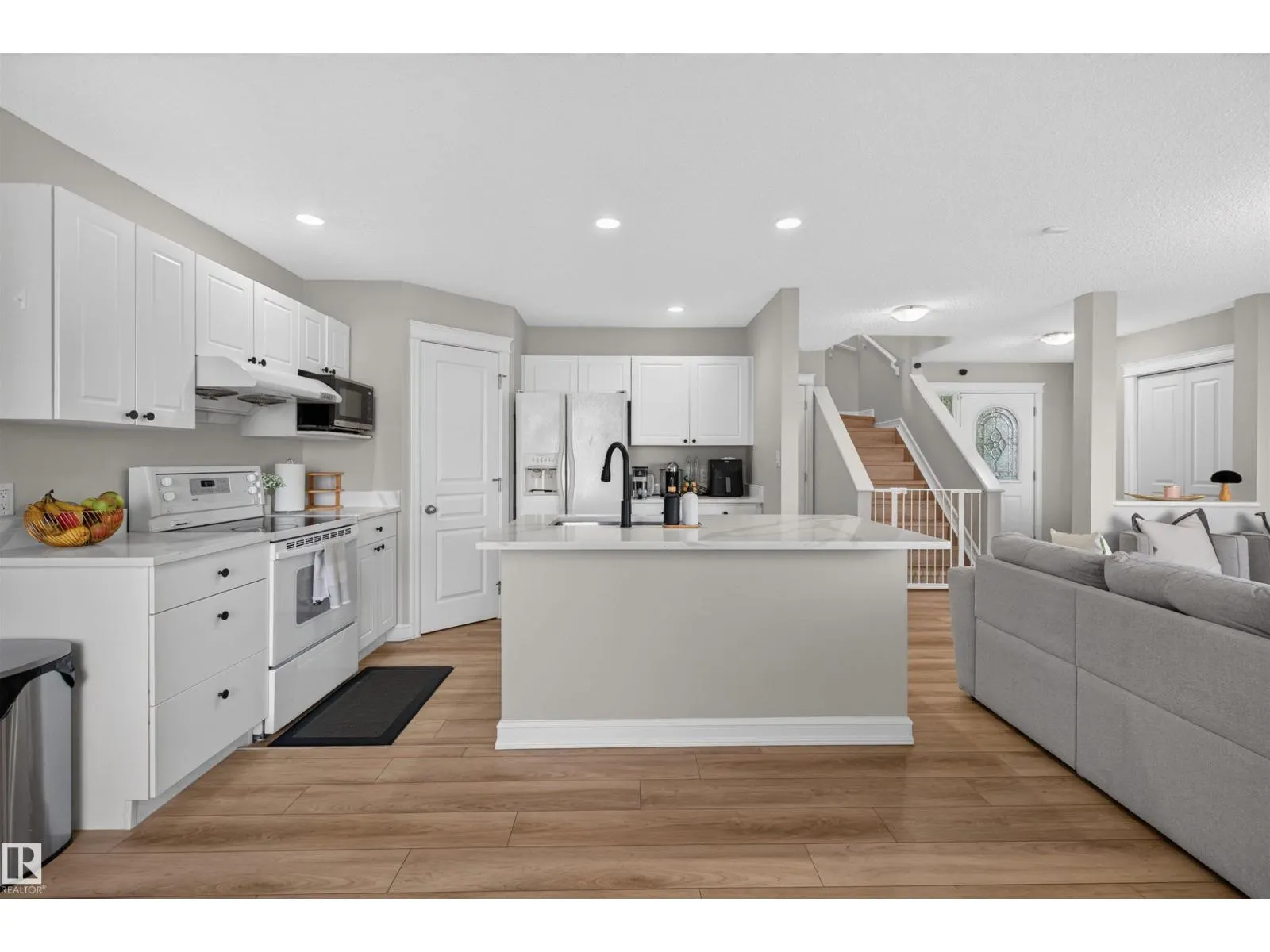 1304 BARNES CL SW