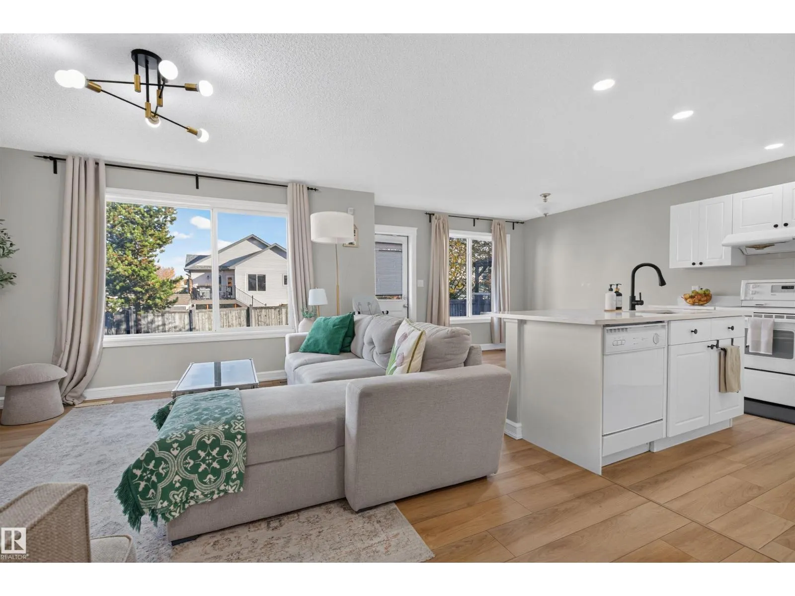 1304 BARNES CL SW