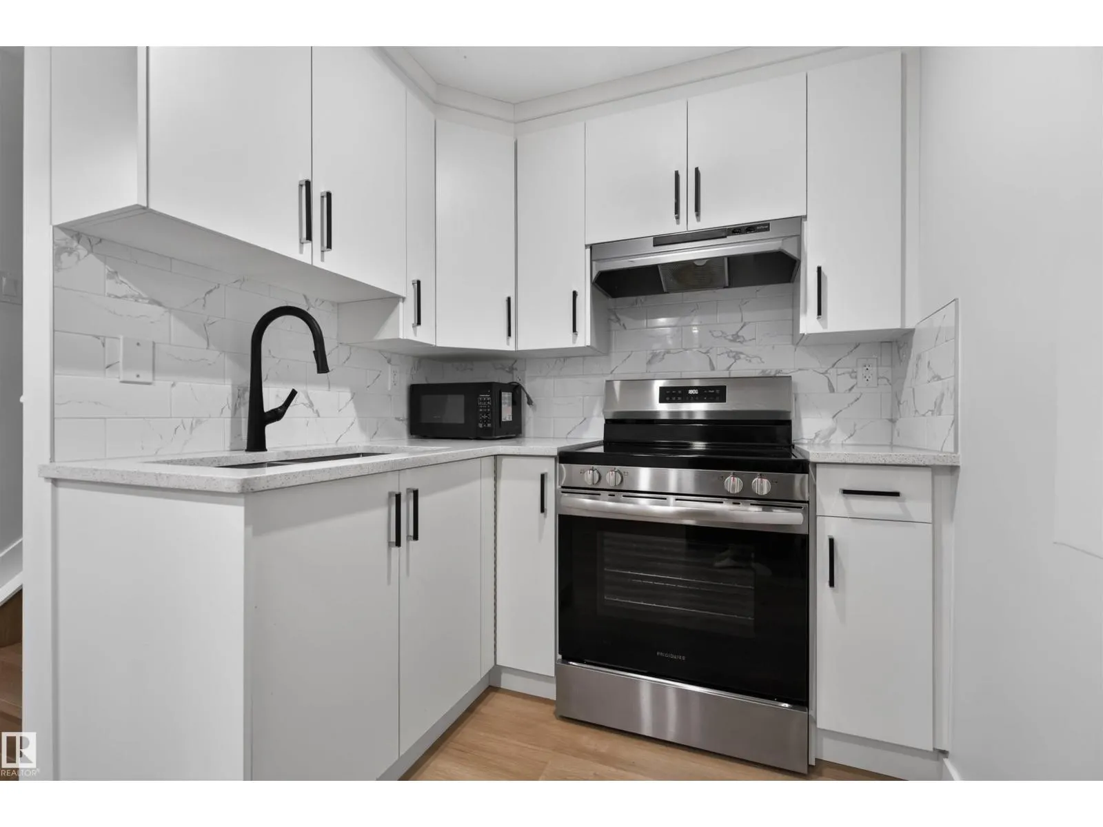 1304 BARNES CL SW