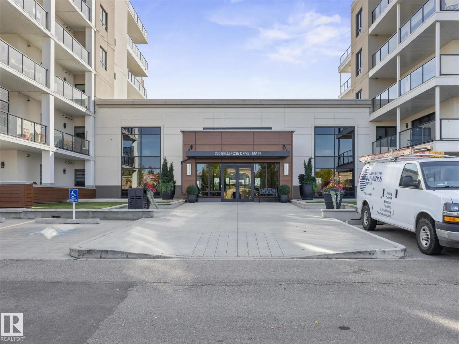 #416 200 BELLEROSE DR