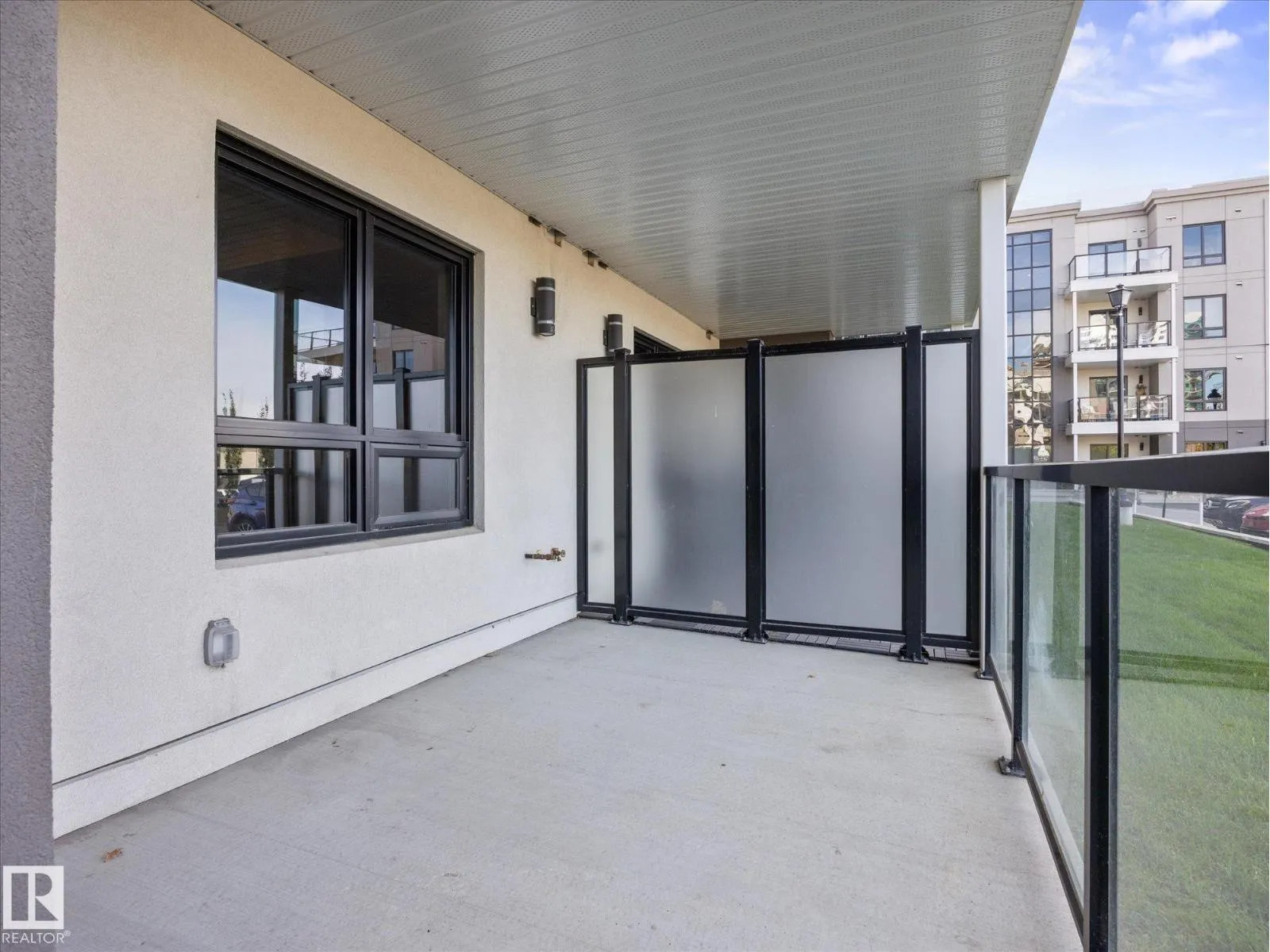 #416 200 BELLEROSE DR