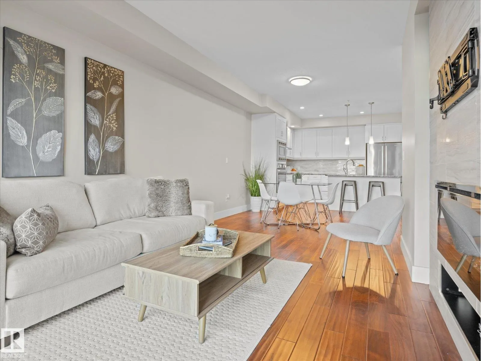 #416 200 BELLEROSE DR