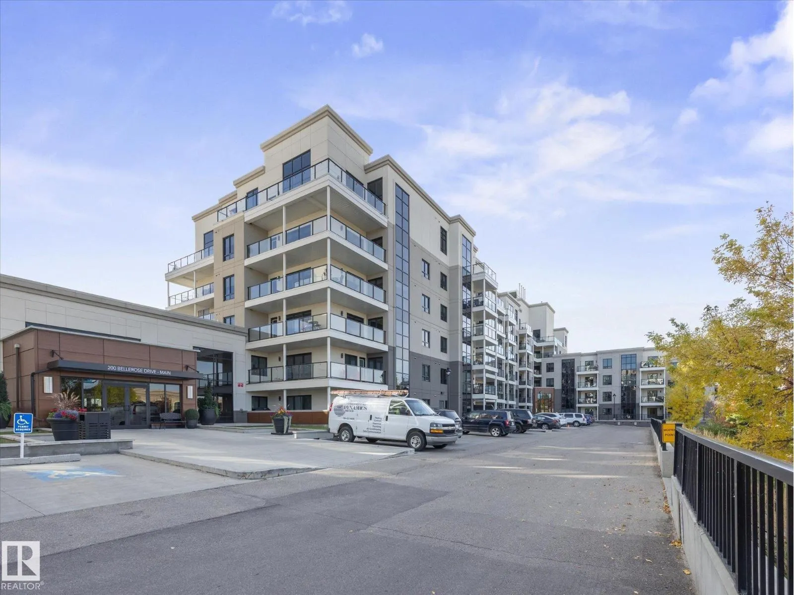 #416 200 BELLEROSE DR