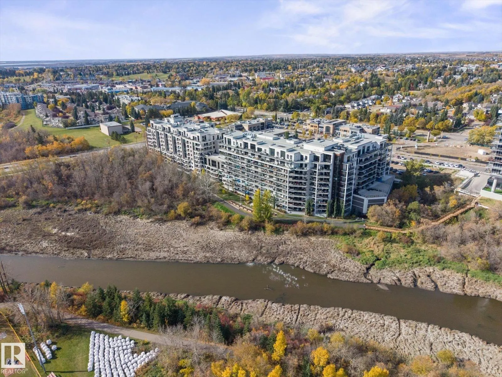 #416 200 BELLEROSE DR