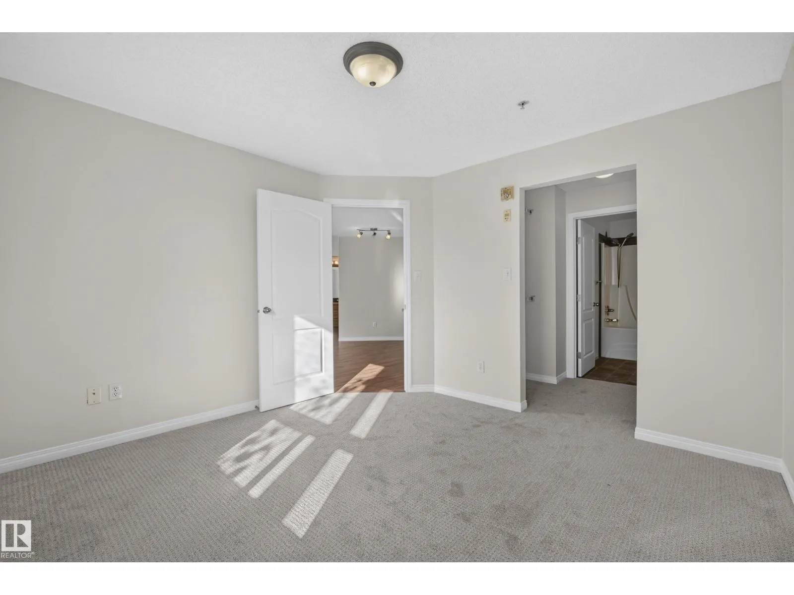 #2212 320 CLAREVIEW STATION DR NW