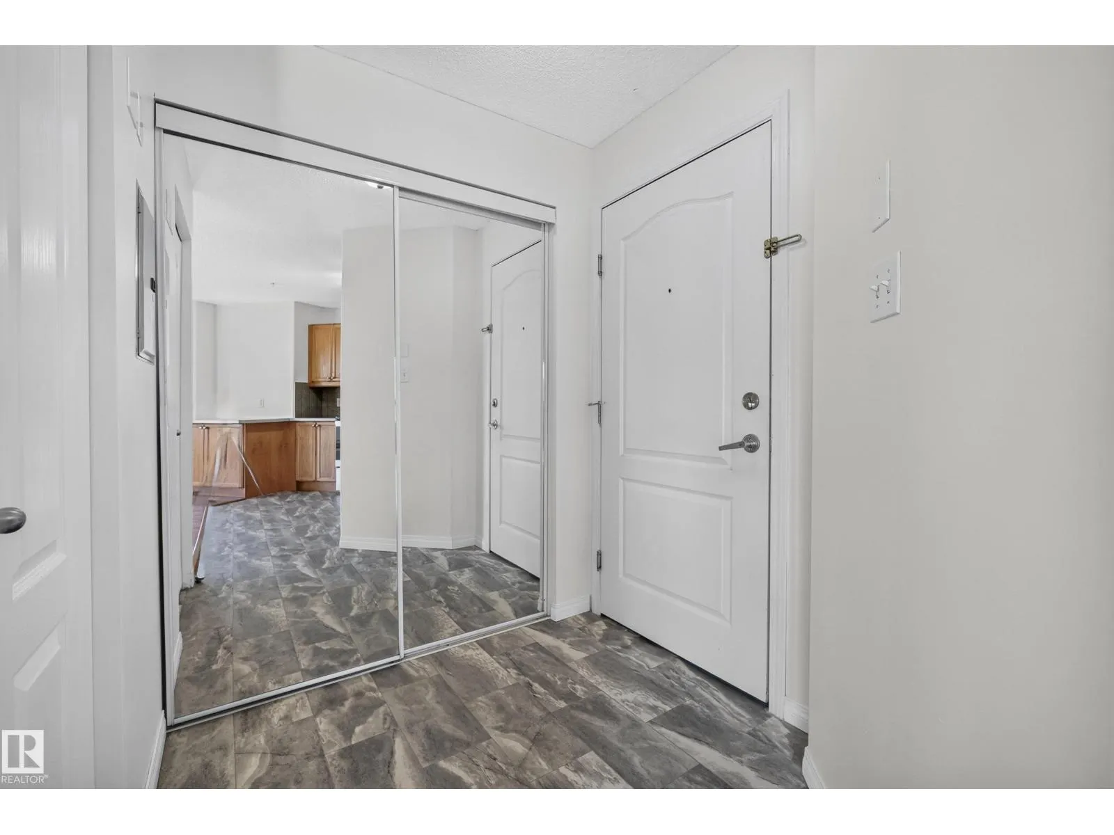 #2212 320 CLAREVIEW STATION DR NW