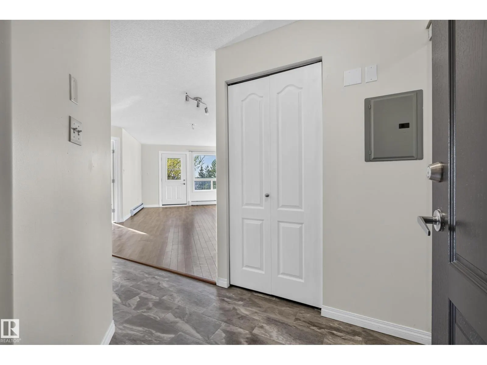 #2212 320 CLAREVIEW STATION DR NW