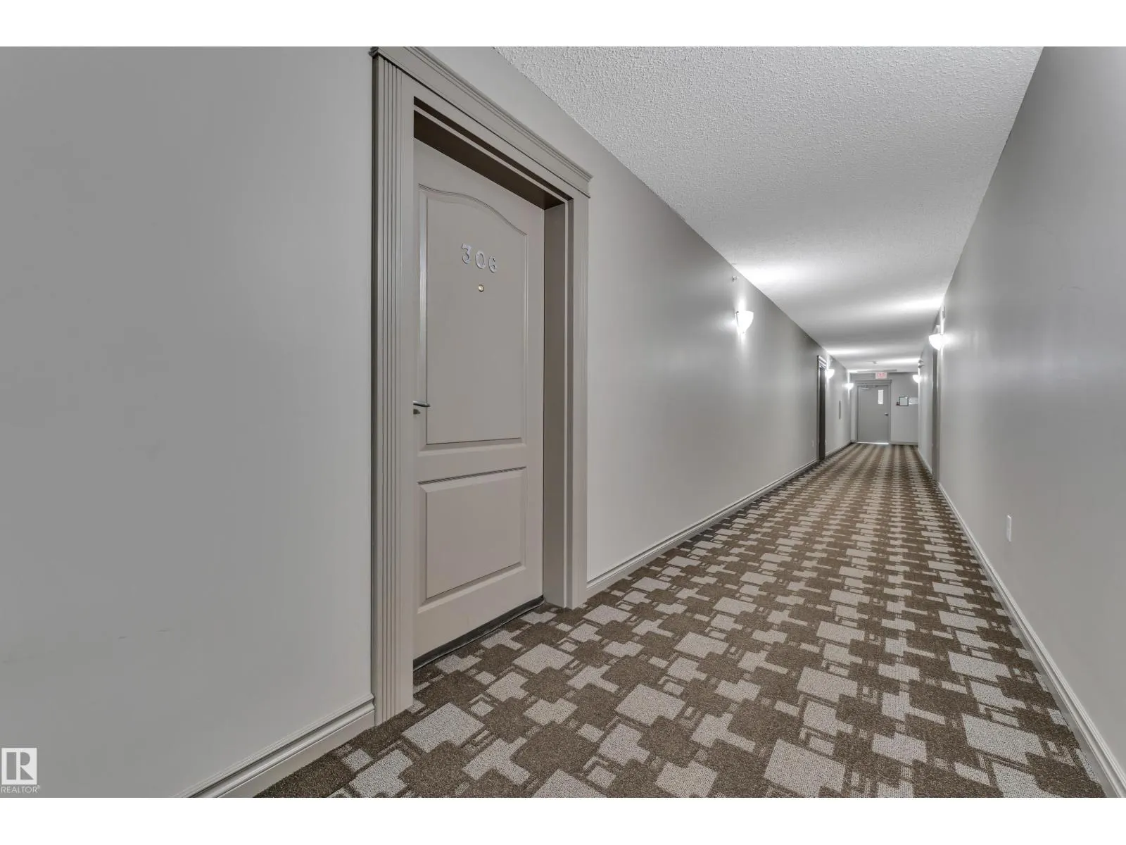 #306 905 BLACKLOCK WY SW