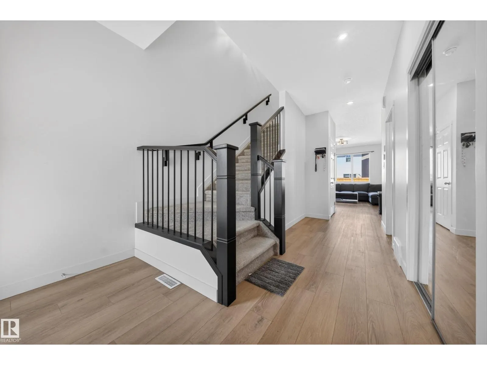 1684 12 ST NW