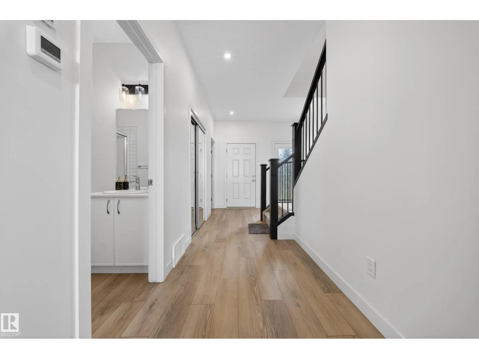 1684 12 ST NW