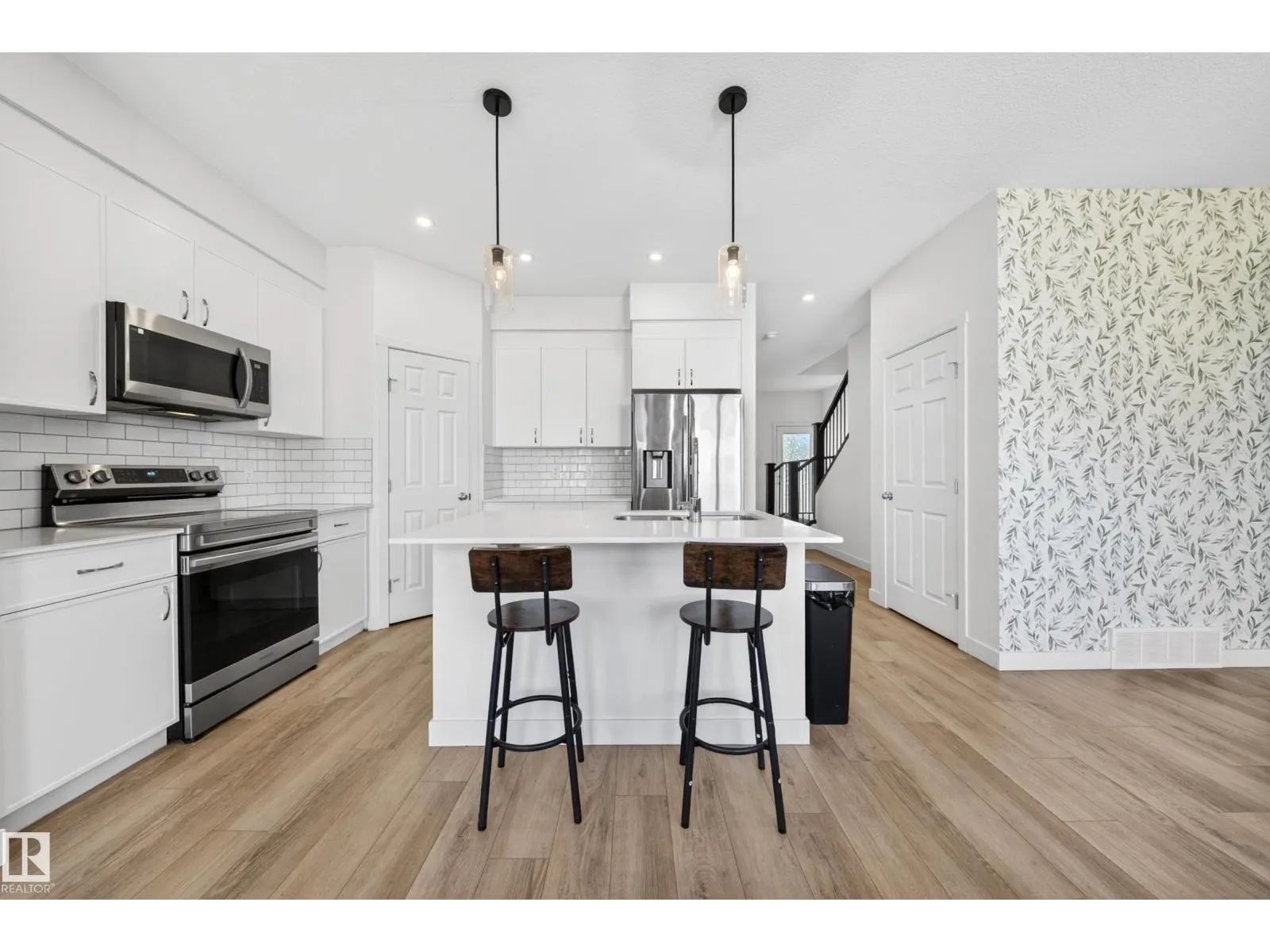 1684 12 ST NW