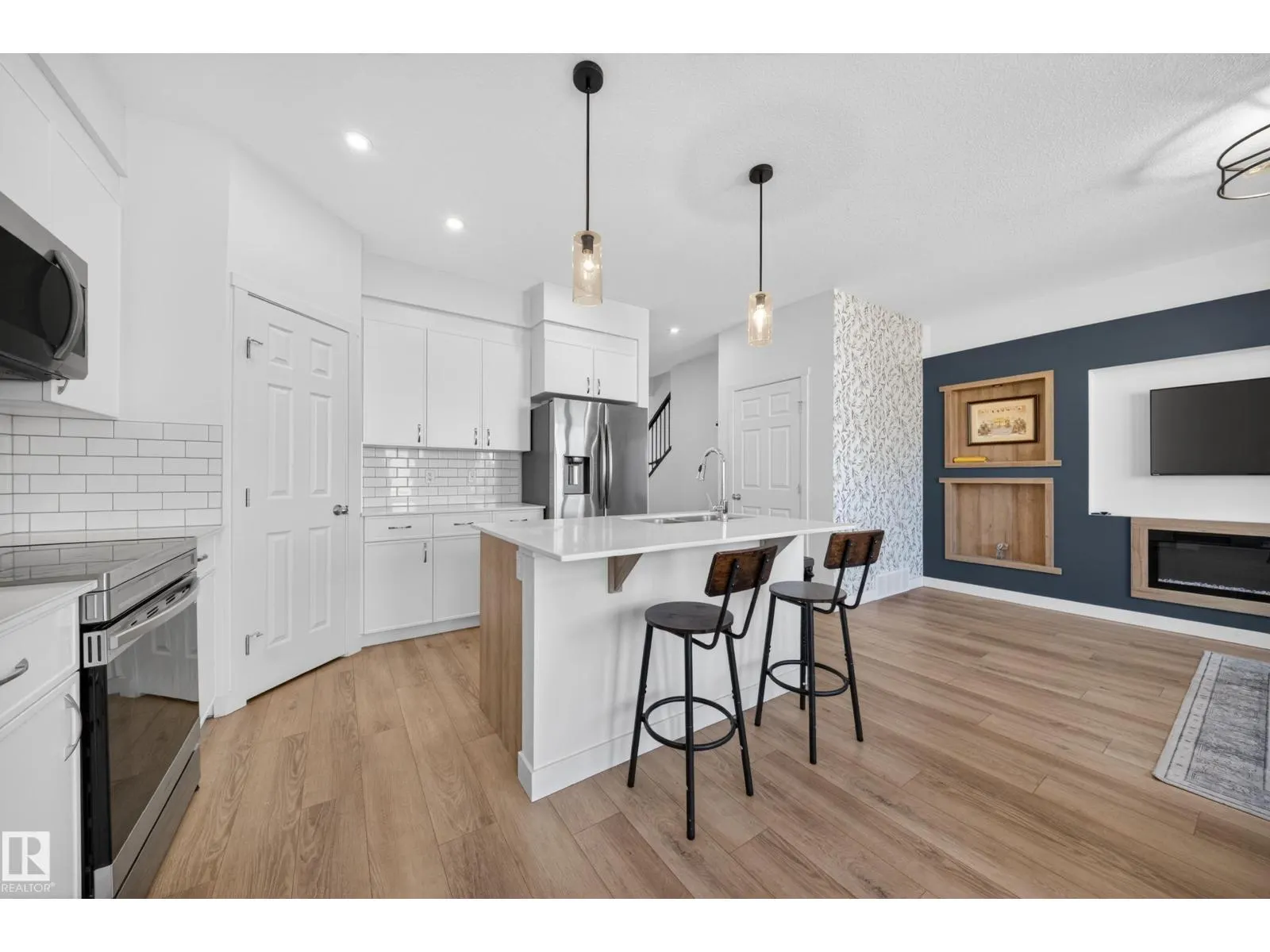 1684 12 ST NW
