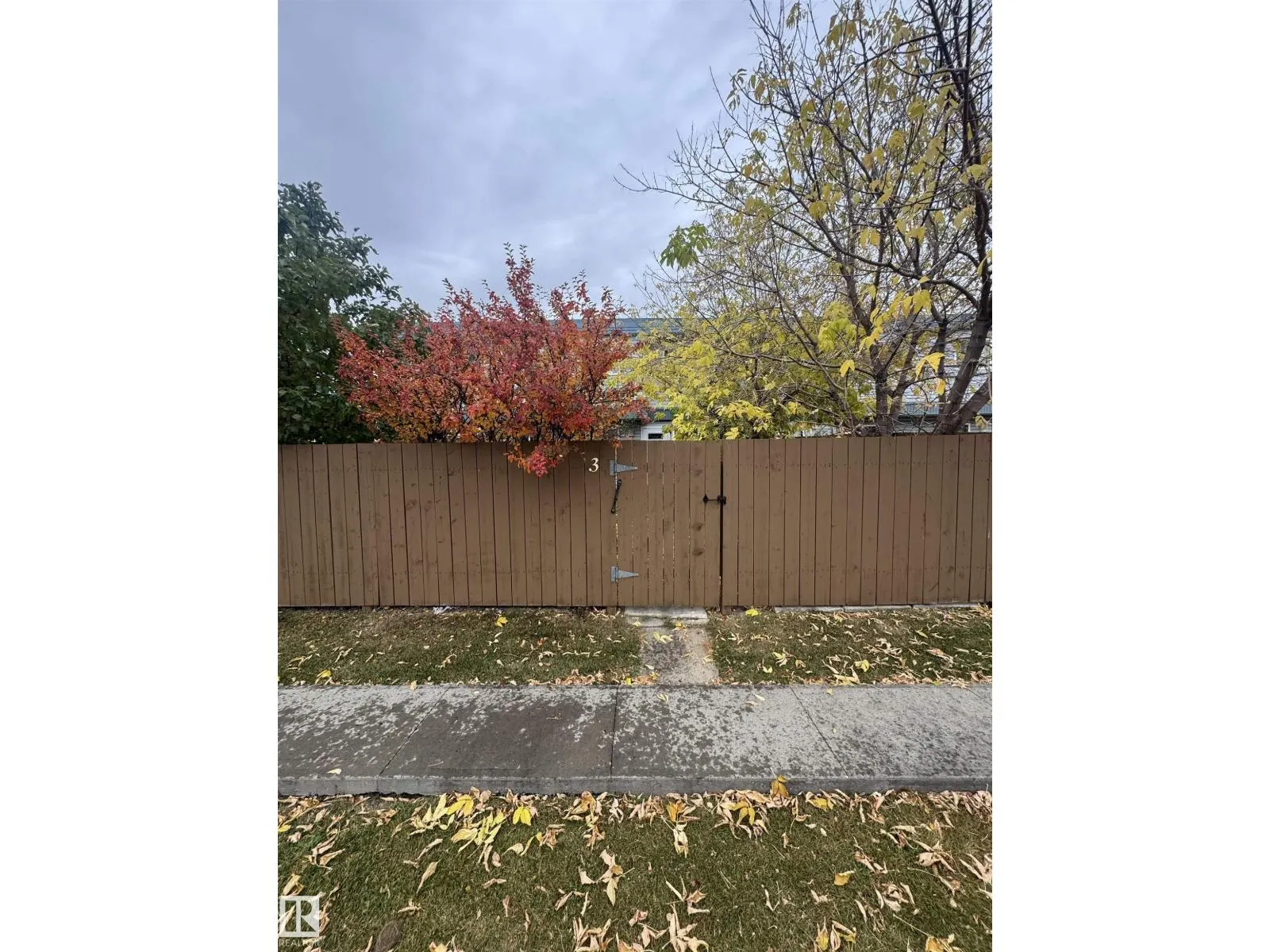 #3C 8725 184 ST NW
