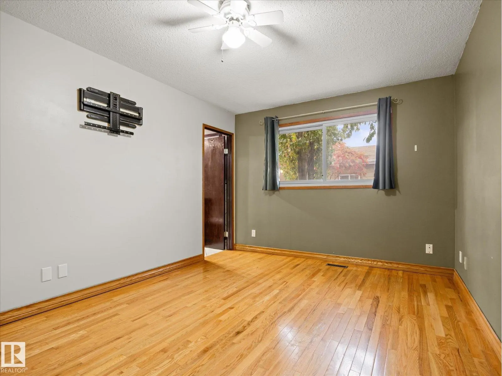 13844 30 ST NW