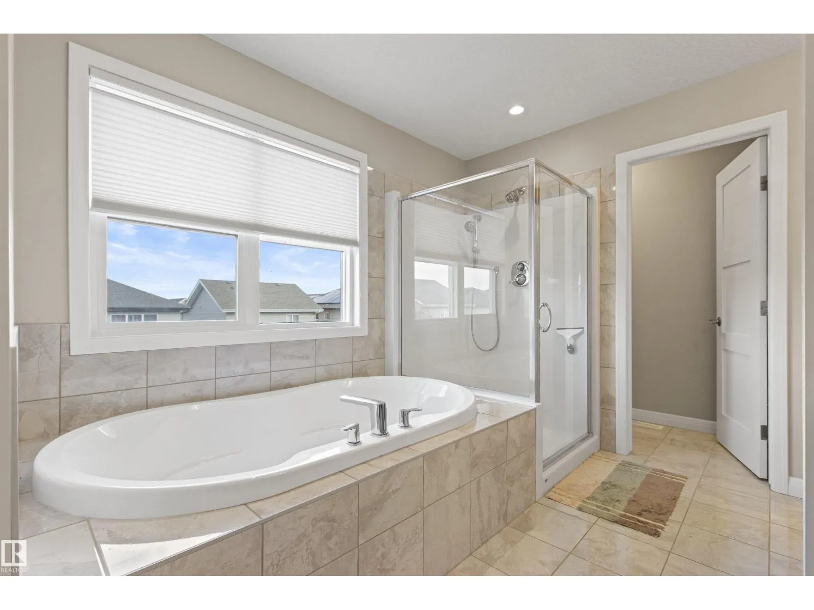 6124 175 AV NW
