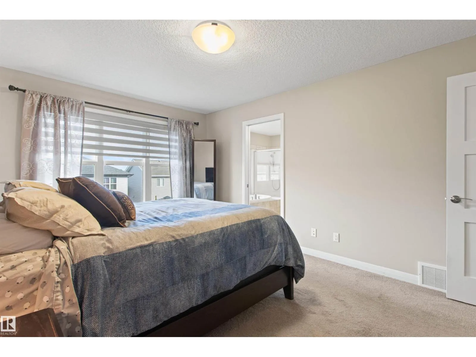 6124 175 AV NW