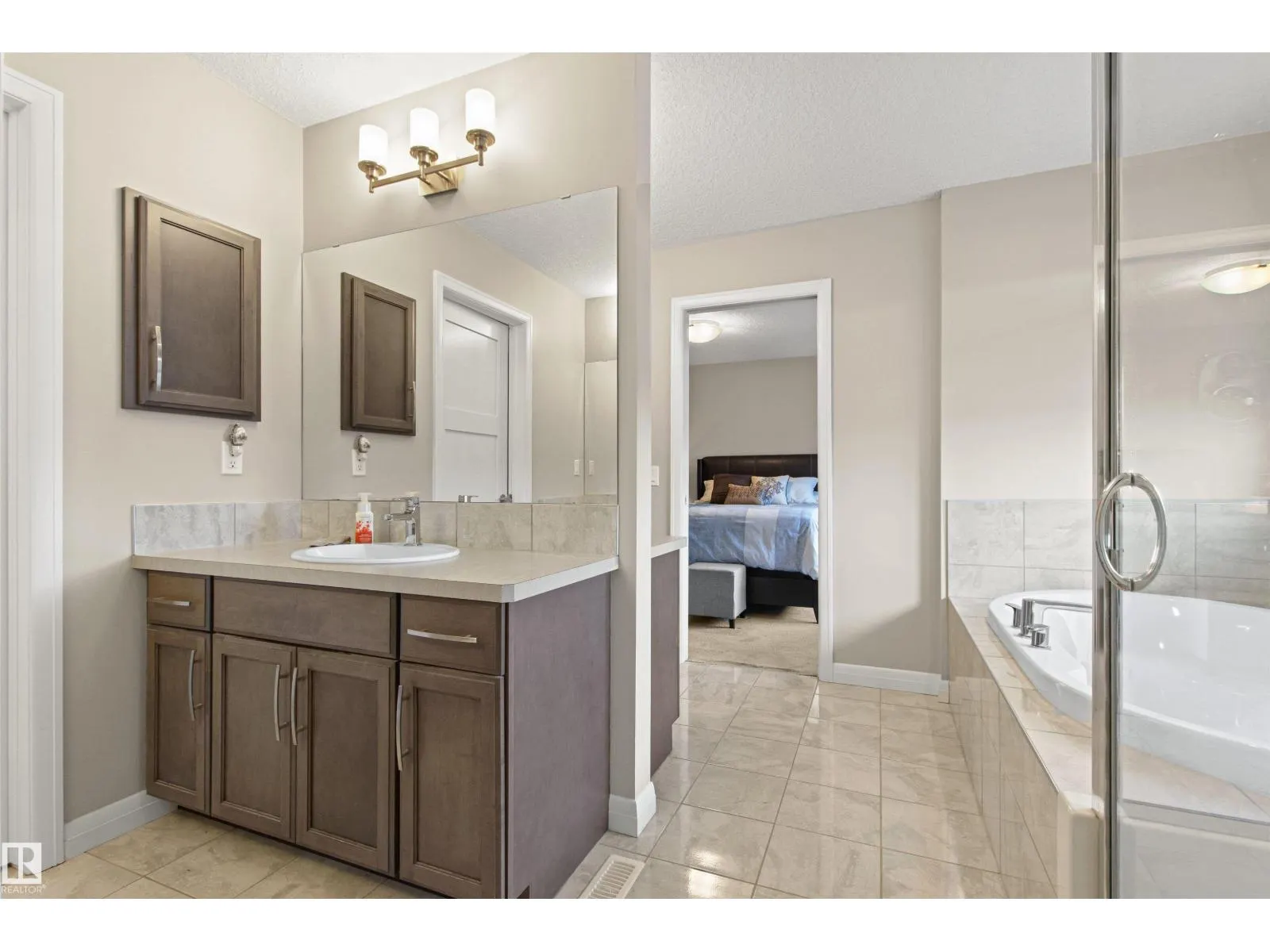6124 175 AV NW