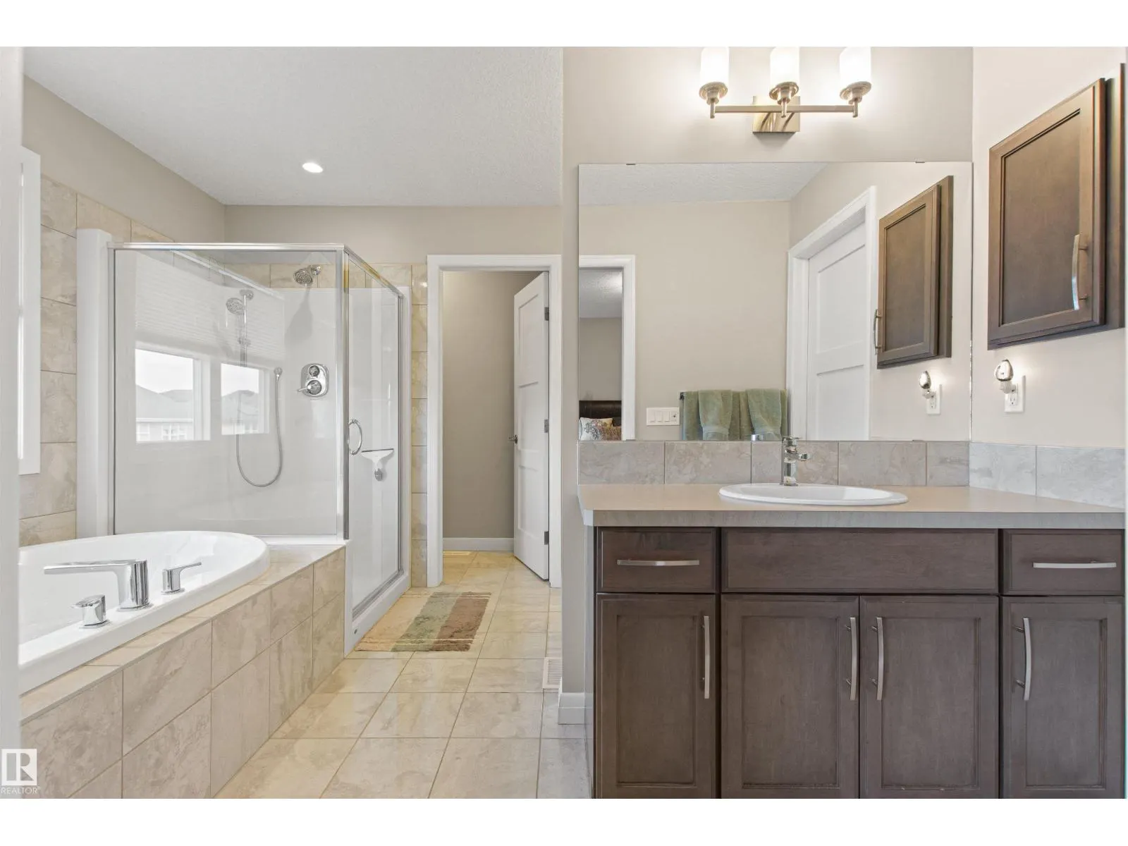 6124 175 AV NW
