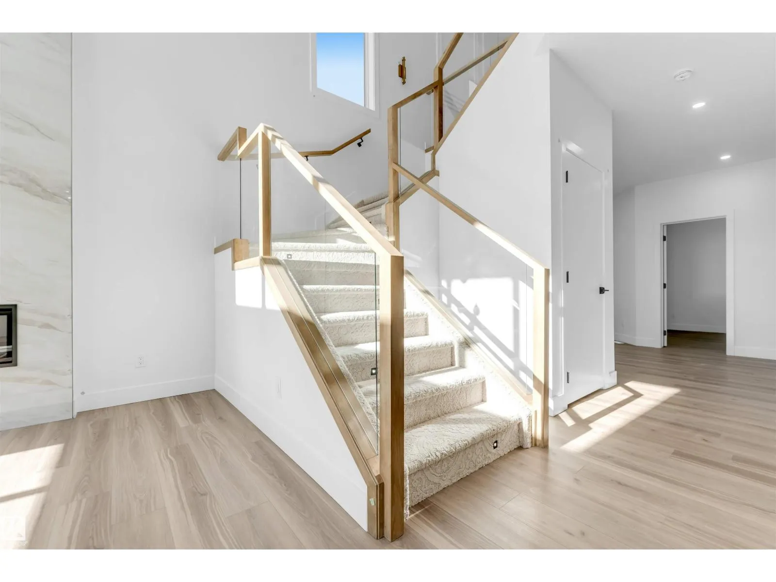 4707 17 AV SW SW