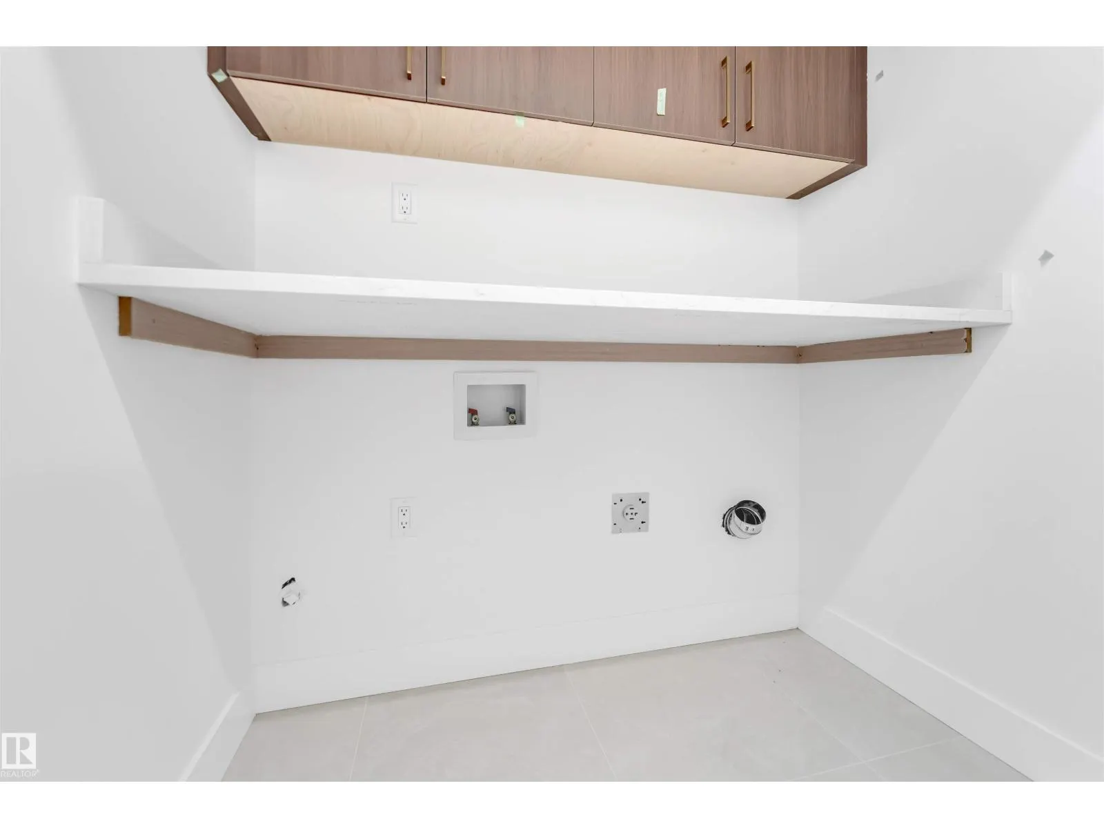 4707 17 AV SW SW