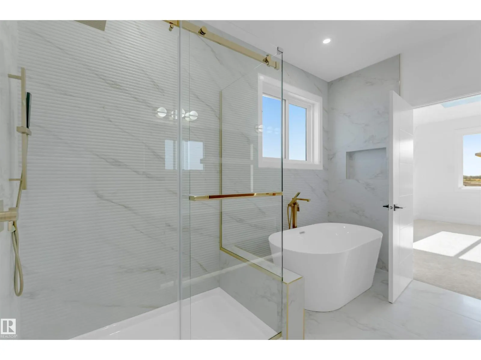 4707 17 AV SW SW