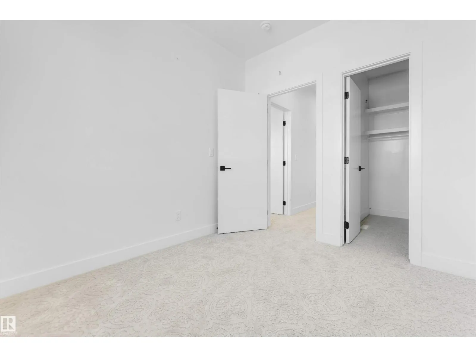 4707 17 AV SW SW
