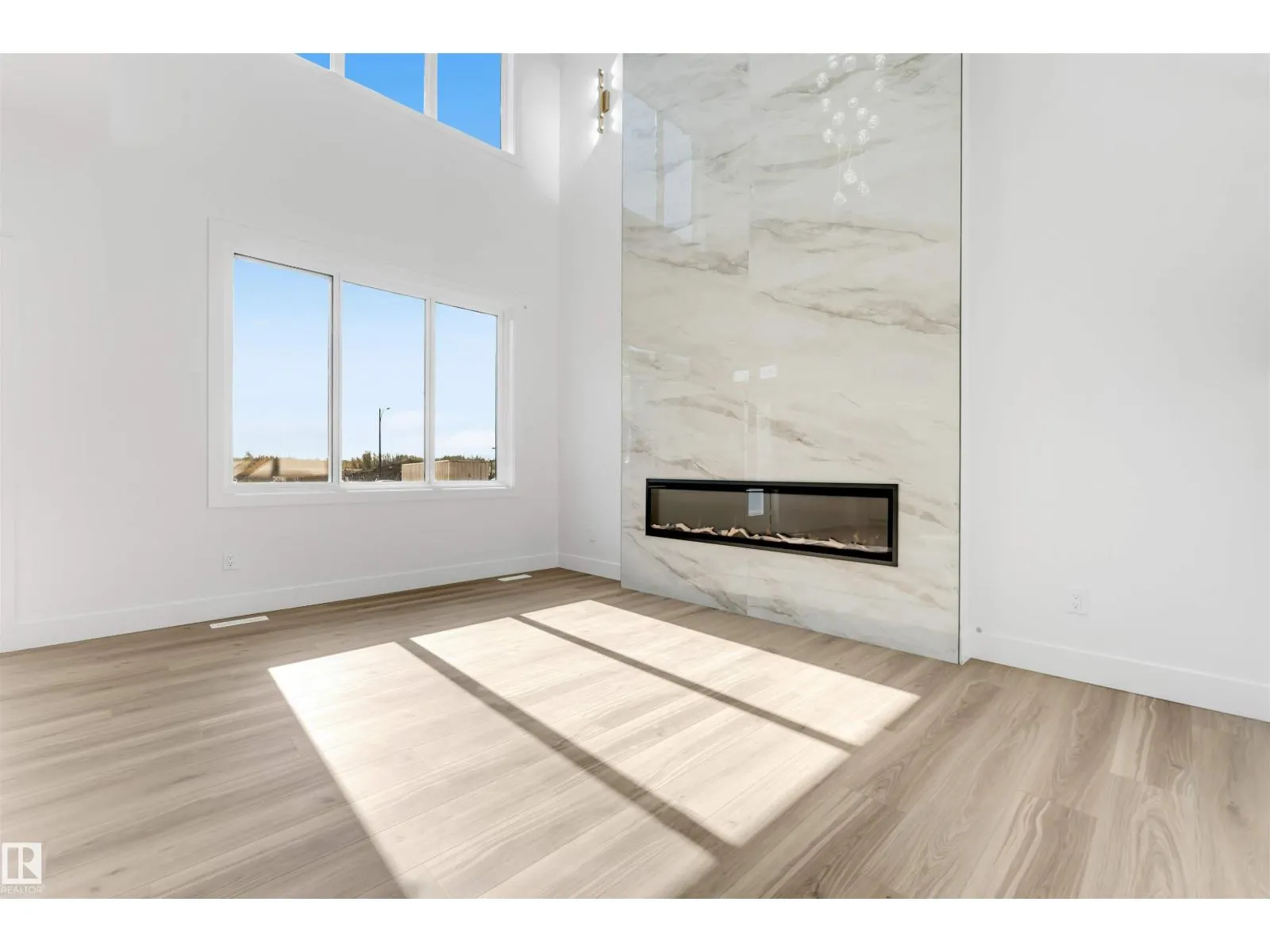4707 17 AV SW SW