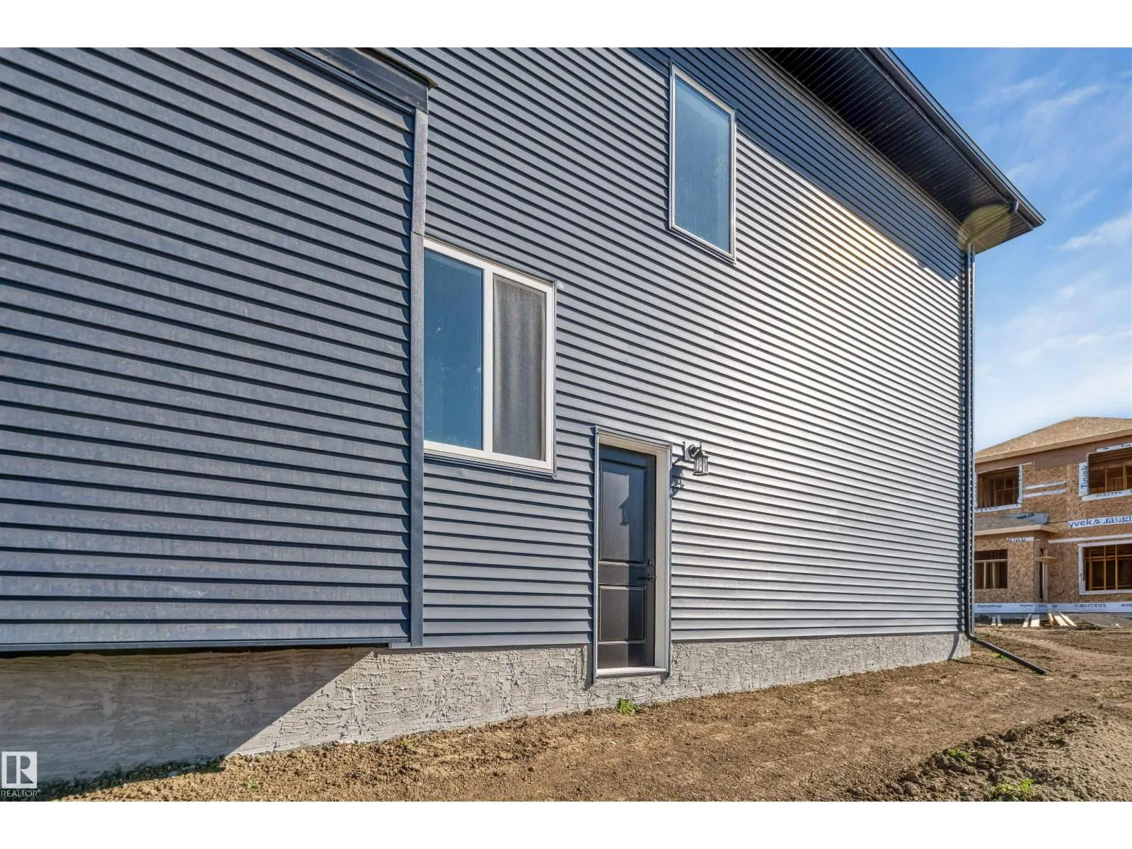 4707 17 AV SW SW