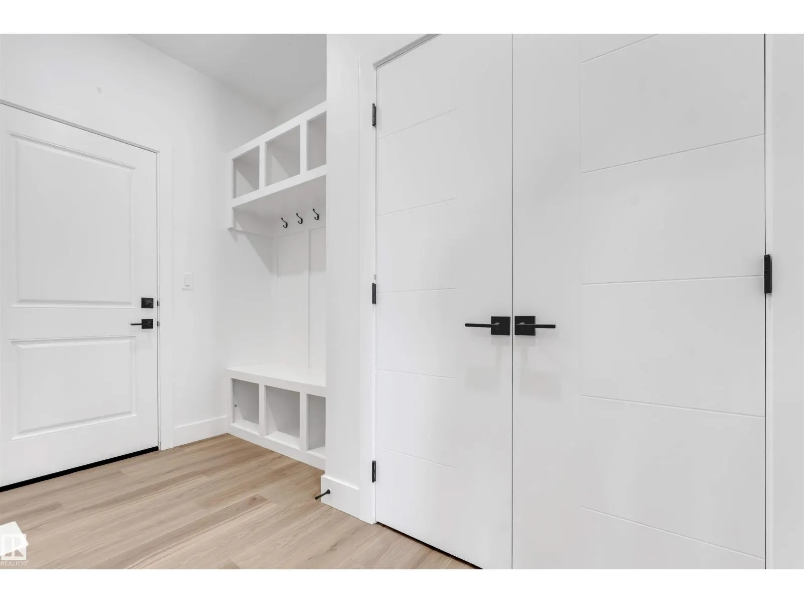 4707 17 AV SW SW