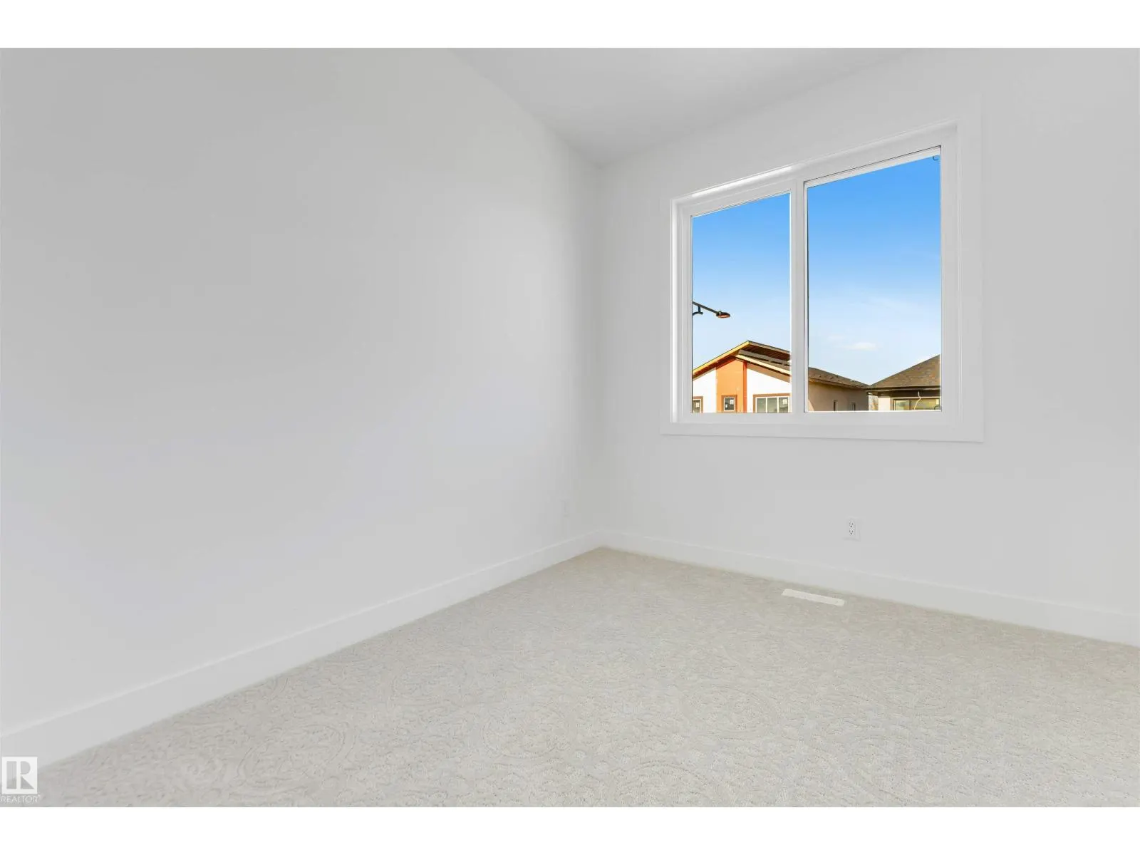 4707 17 AV SW SW