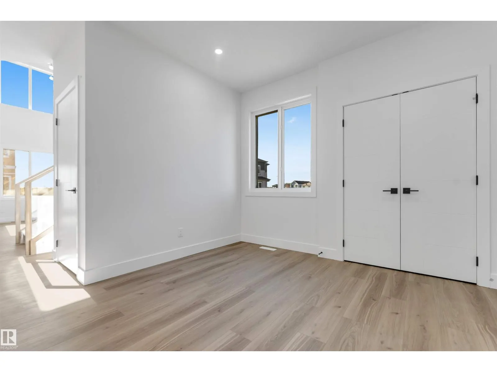 4707 17 AV SW SW