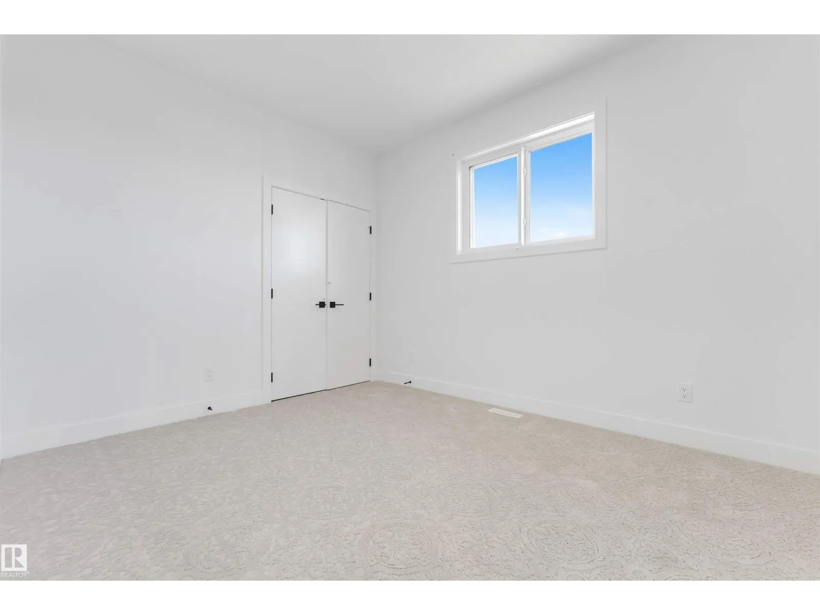 4707 17 AV SW SW