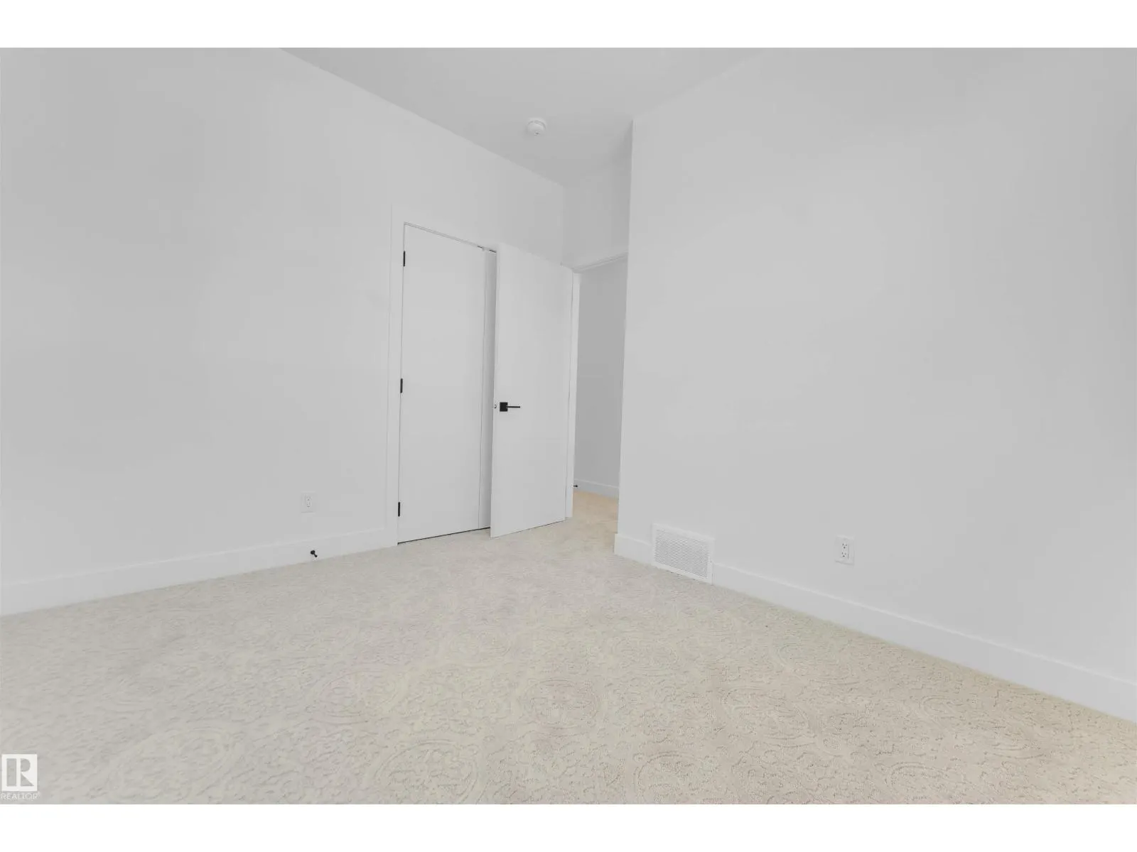 4707 17 AV SW SW