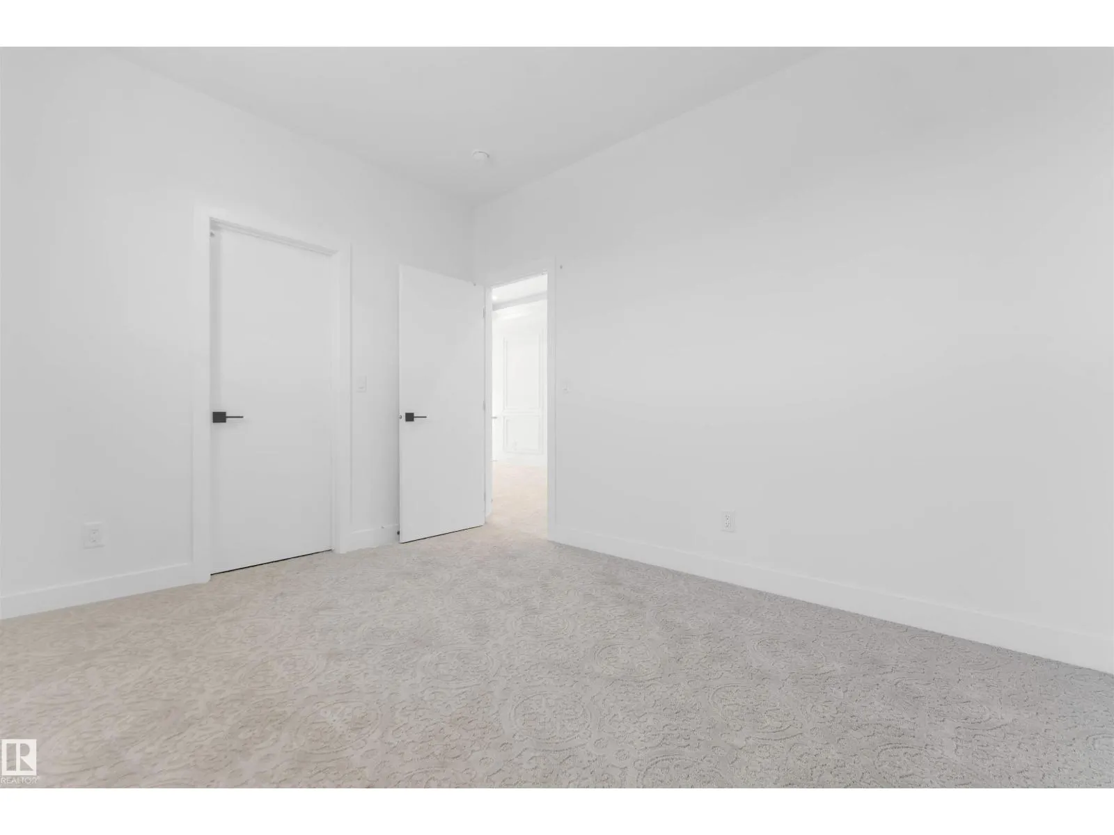 4707 17 AV SW SW