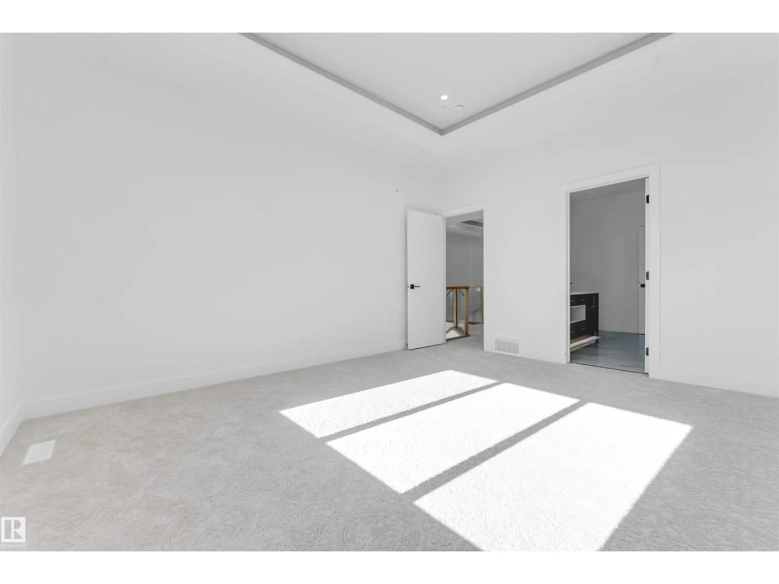 4707 17 AV SW SW