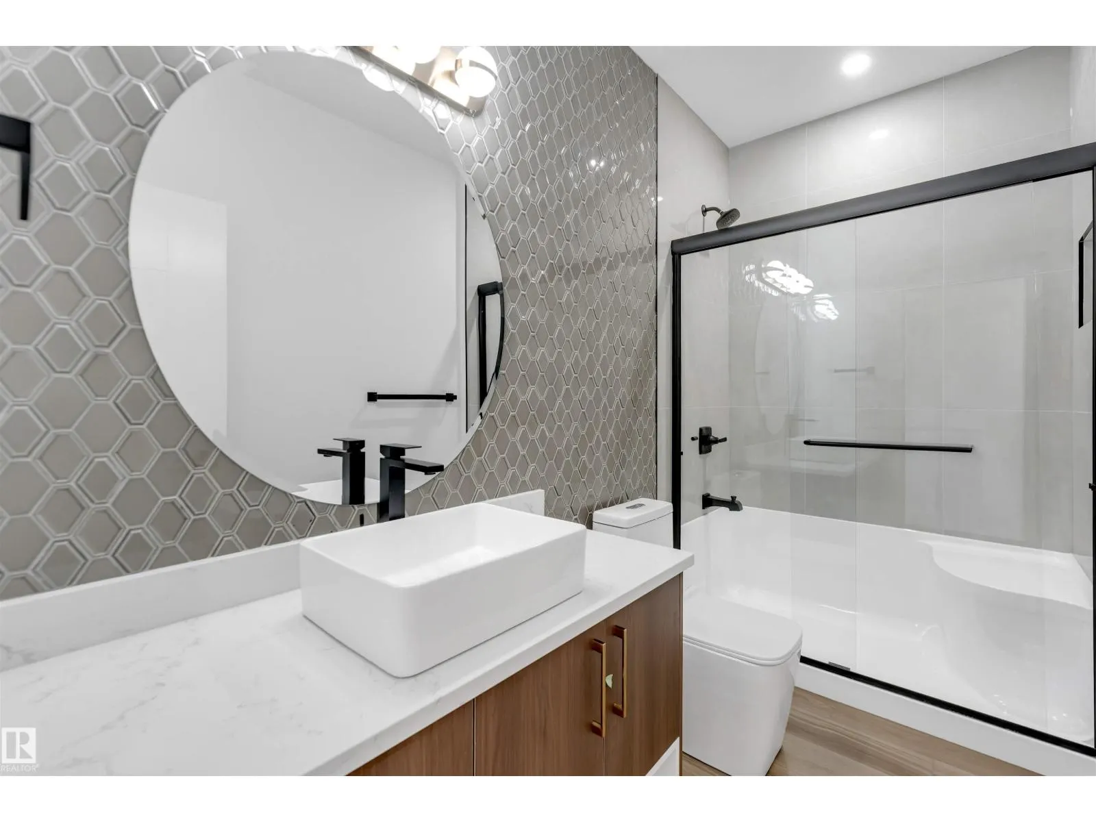 4707 17 AV SW SW