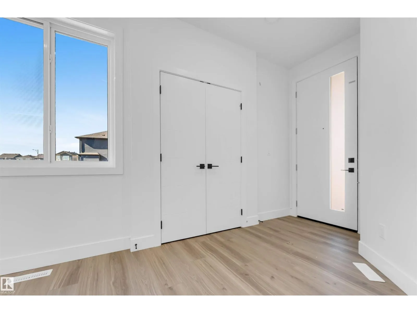 4707 17 AV SW SW
